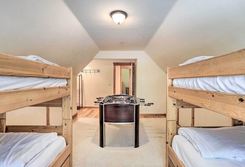 Spacious Lake Arrowhead Home W/ Putting Green