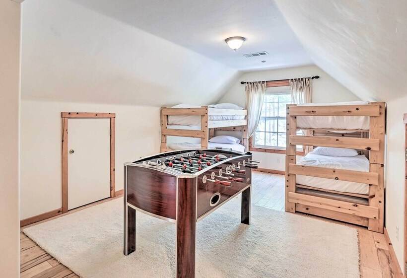 Spacious Lake Arrowhead Home W/ Putting Green