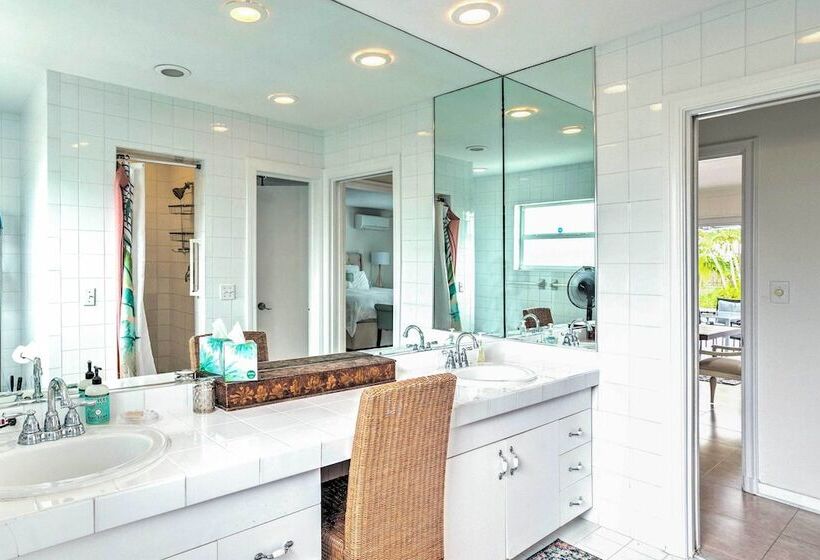 Spacious Lake Worth Escape < 3 Mi To Beach!