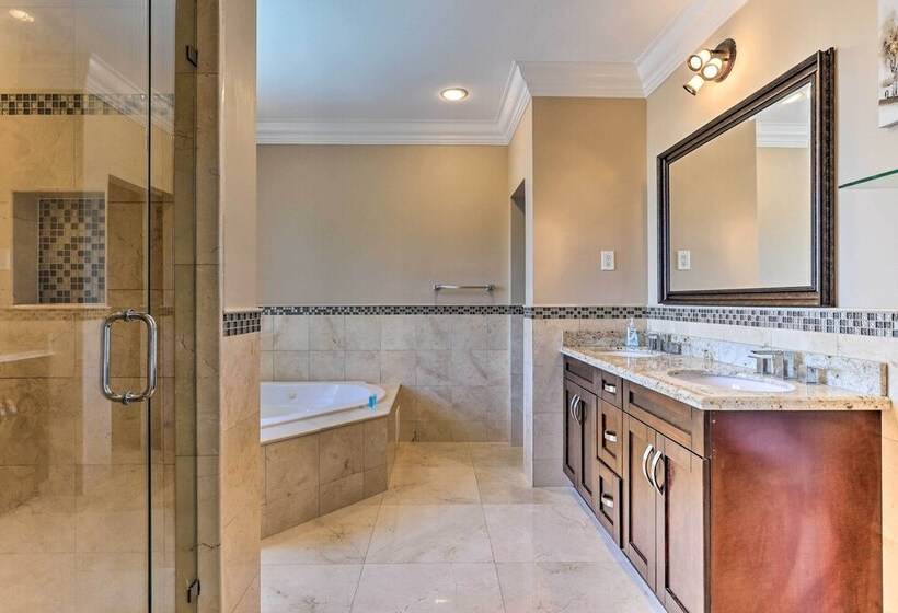 Spacious Miami Retreat W/ Grill, Pool & Dock!