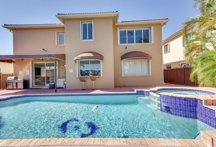 Spacious Miami Retreat W/ Grill, Pool & Dock!