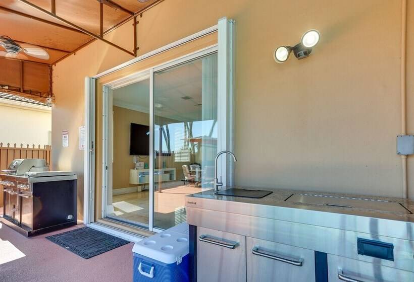 Spacious Miami Retreat W/ Grill, Pool & Dock!