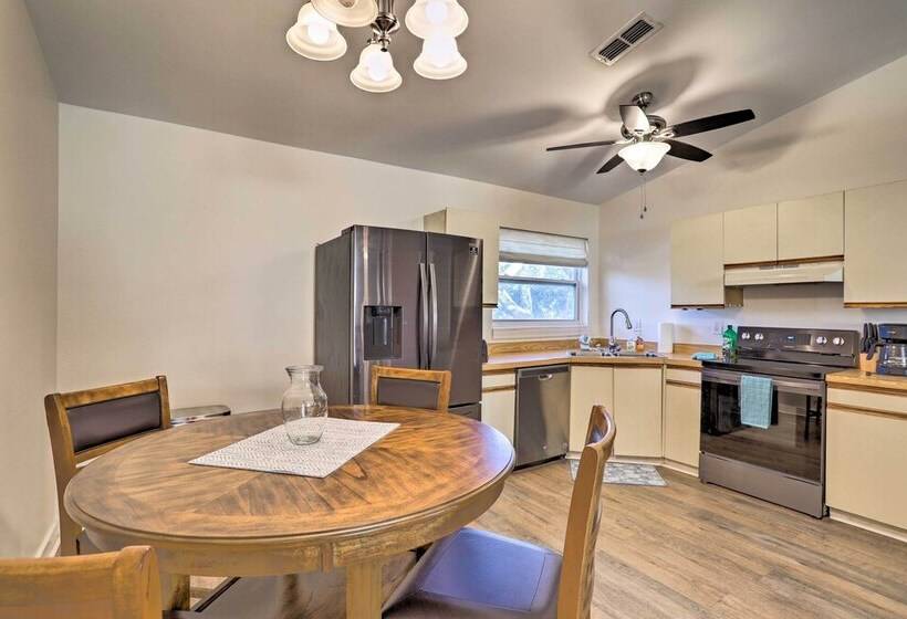 St Petersburg Hideaway W/ Fire Pit & Grill!