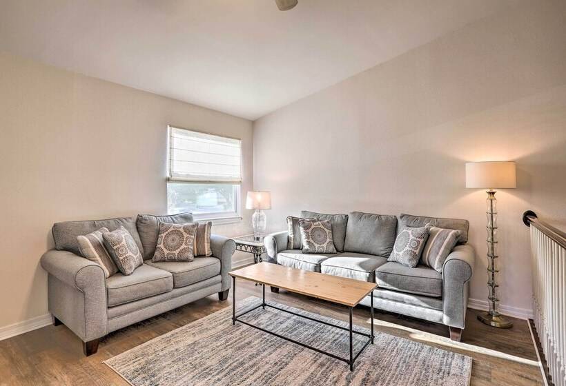 St Petersburg Hideaway W/ Fire Pit & Grill!