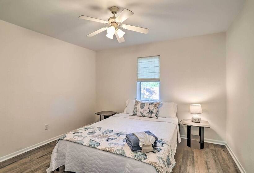 St Petersburg Hideaway W/ Fire Pit & Grill!