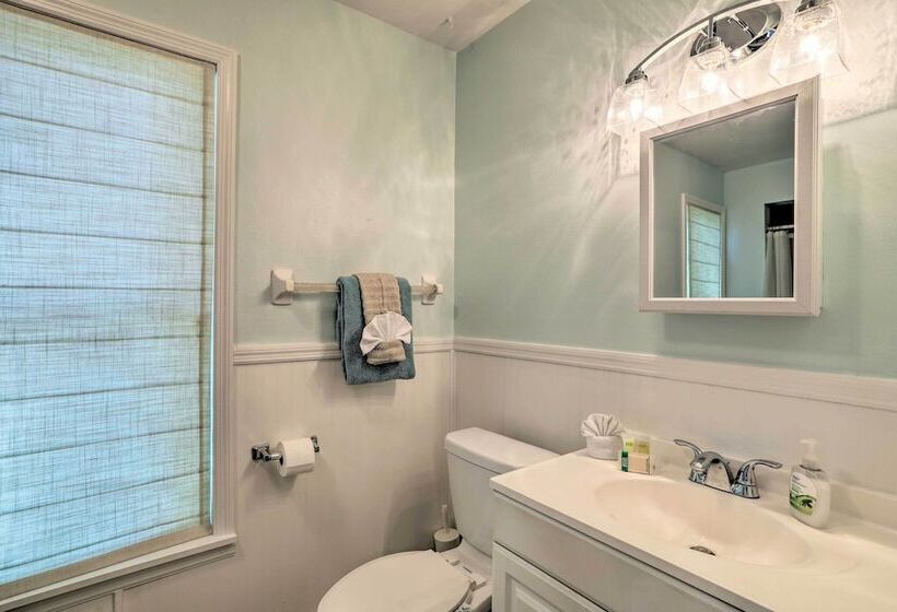 St Petersburg Hideaway W/ Fire Pit & Grill!