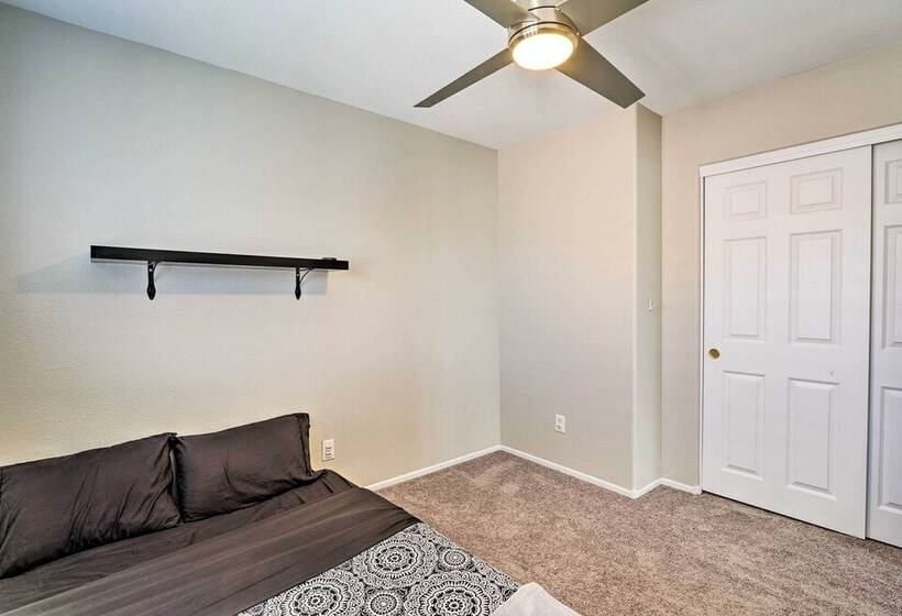 Stylish House W/ Patio, 8 Mi To Vegas Strip!