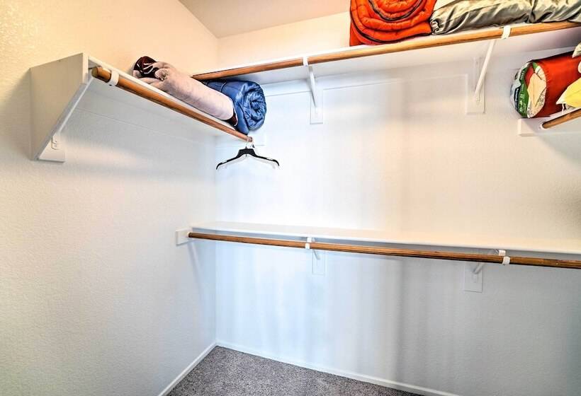 Stylish House W/ Patio, 8 Mi To Vegas Strip!