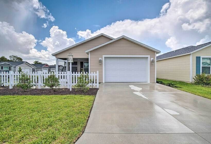 Sun Soaked Retreat In The Villages W/ Grill!