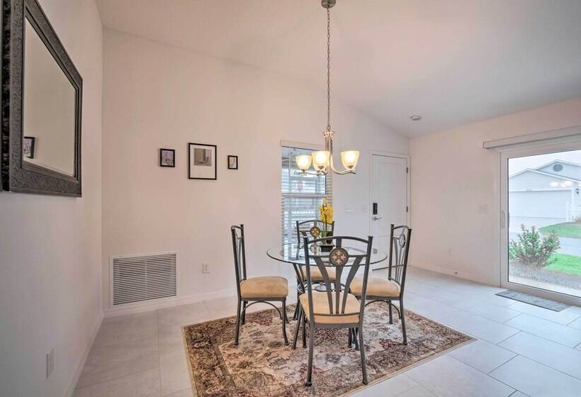 Sun Soaked Retreat In The Villages W/ Grill!