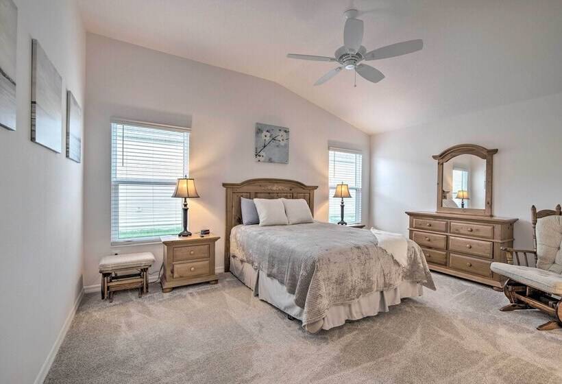 Sun Soaked Retreat In The Villages W/ Grill!