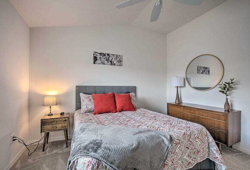 Sun Soaked Retreat In The Villages W/ Grill!