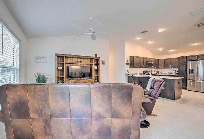 Sun Soaked Retreat In The Villages W/ Grill!