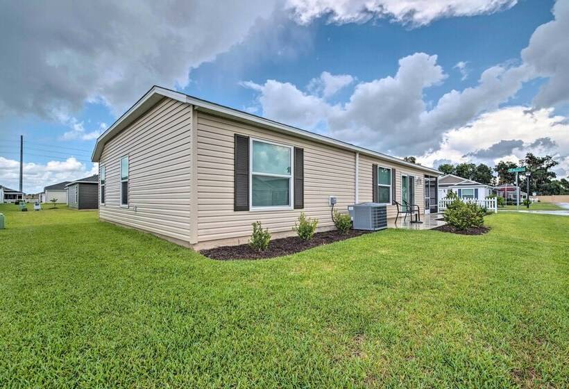 Sun Soaked Retreat In The Villages W/ Grill!