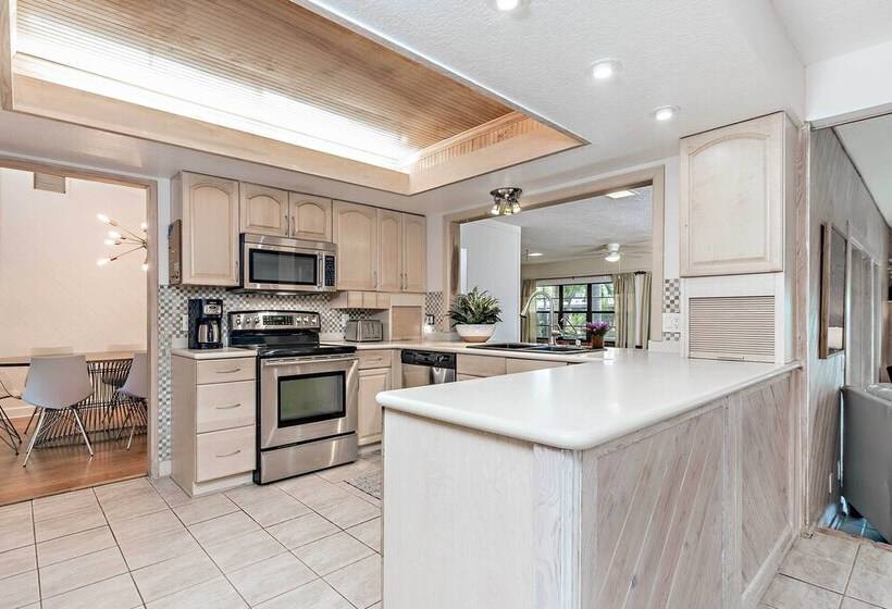 Sunny Waterfront Home By West Palm W/ Hot Tub!