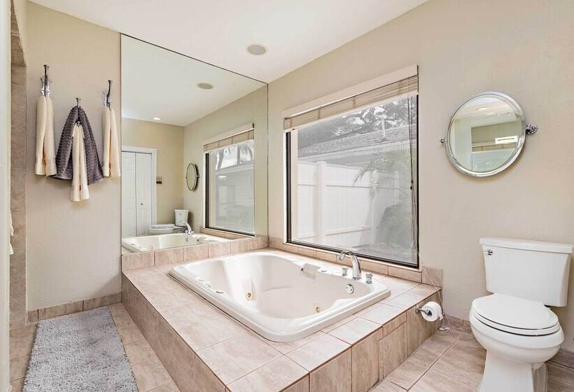 Sunny Waterfront Home By West Palm W/ Hot Tub!