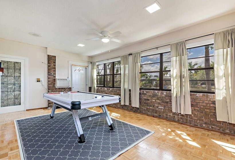 Sunny Waterfront Home By West Palm W/ Hot Tub!