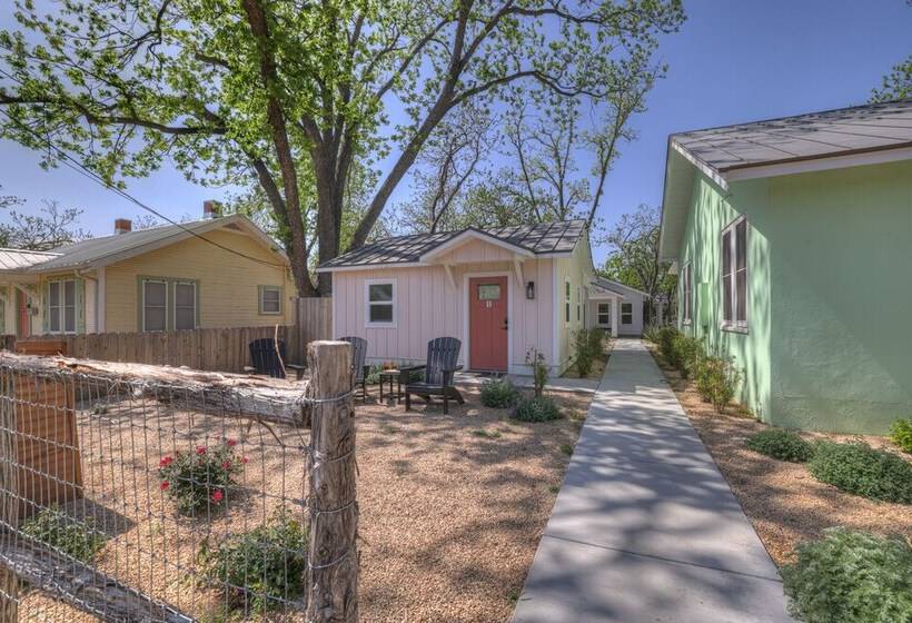 The Grove B Stylish Cottage   Walk To Main