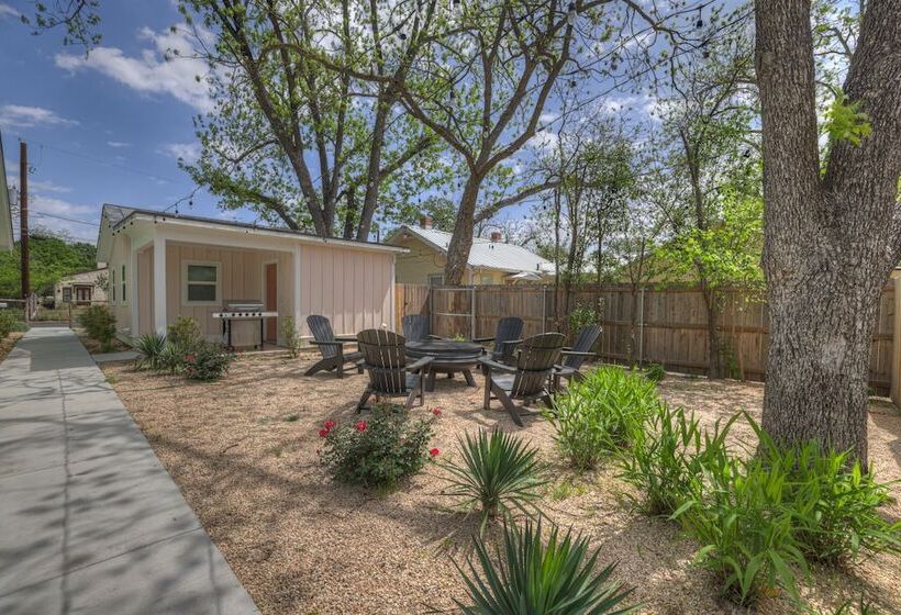 The Grove B Stylish Cottage   Walk To Main