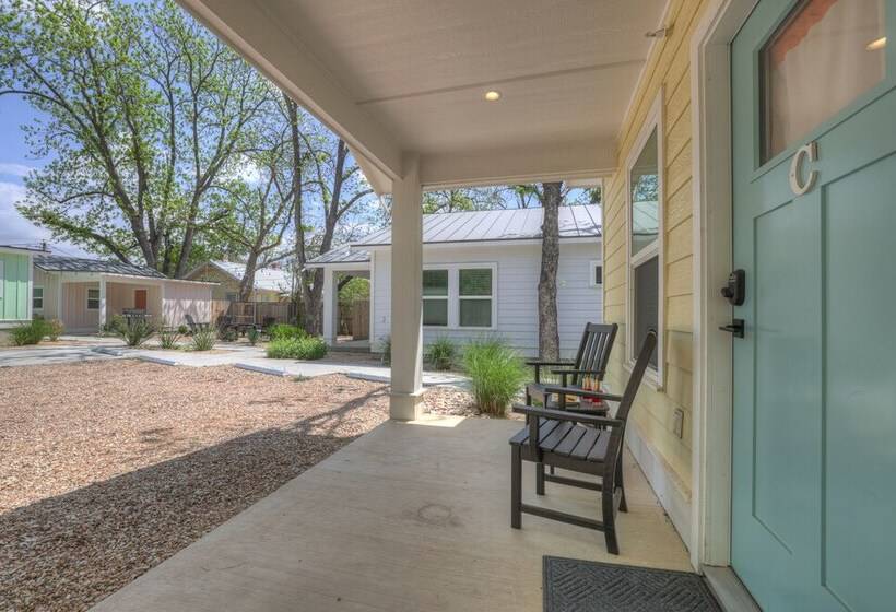 The Grove C With Hot Tub   Walk To Main Street