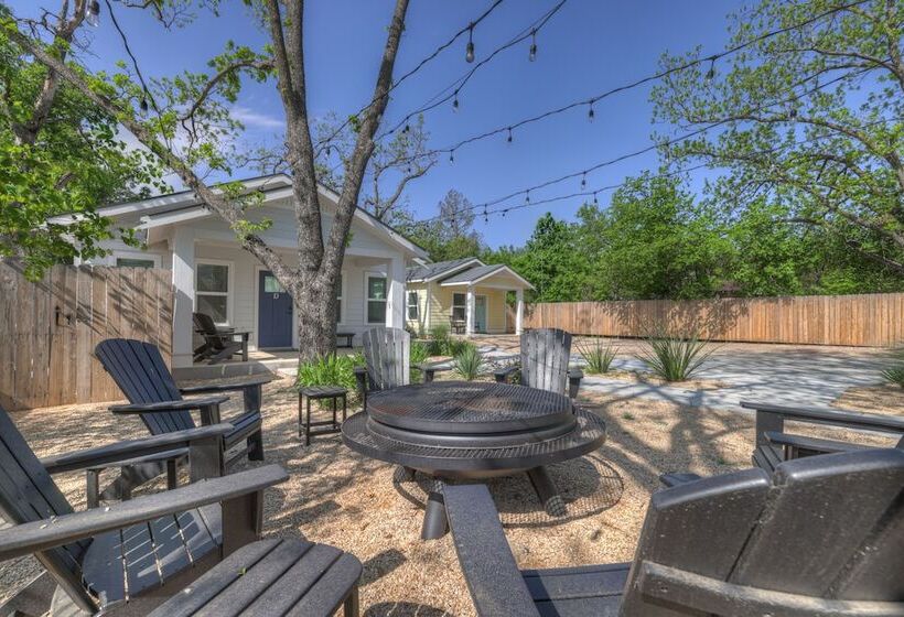 The Grove E With Hot Tub & King Bed   2 Blks To Main