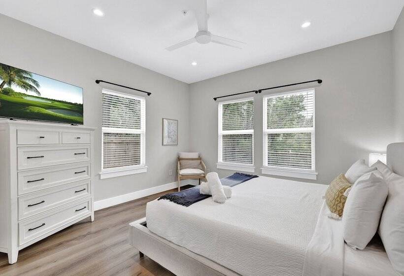 The Grove E With Hot Tub & King Bed   2 Blks To Main