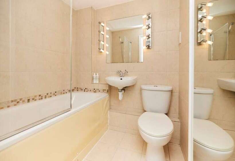 The Holland Park Crib   Classy 2bdr House