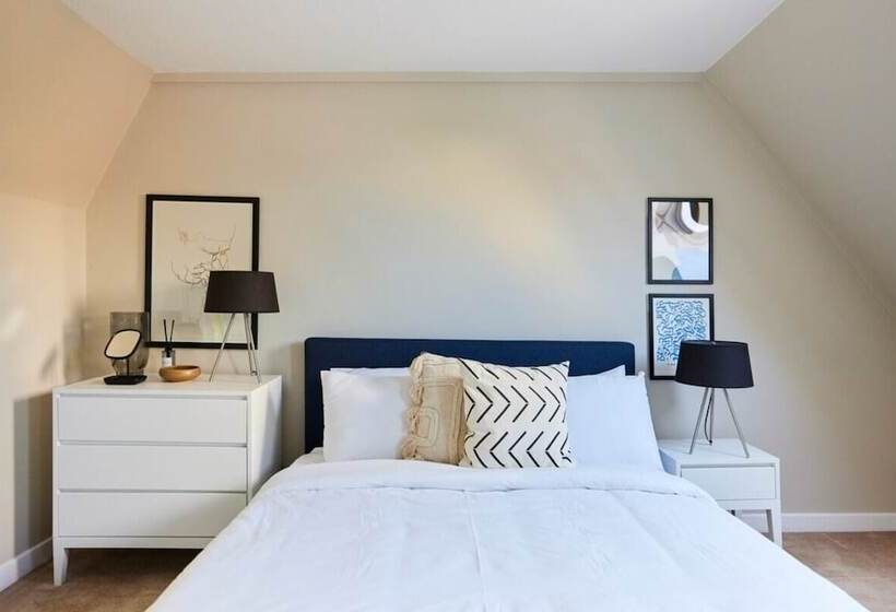 The Holland Park Crib   Classy 2bdr House