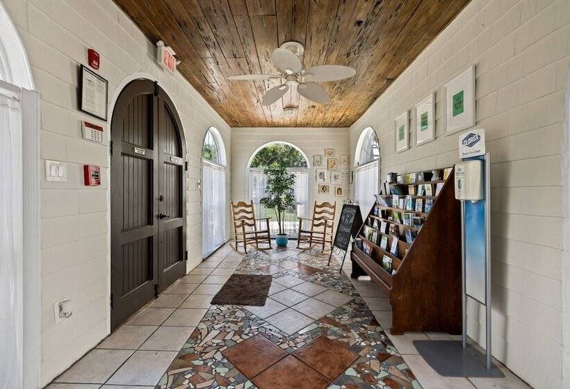 The Kenwood Gables Boutique Bed & Breakfast