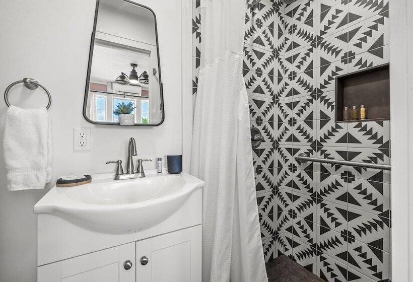 The Kenwood Gables Boutique Bed & Breakfast