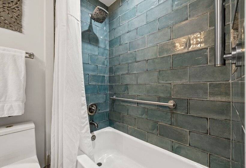 The Kenwood Gables Boutique Bed & Breakfast