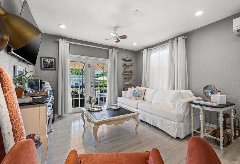 The Kenwood Gables Boutique Bed & Breakfast