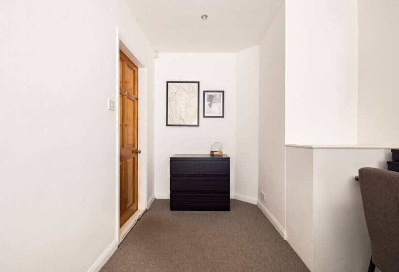 The Mill Hill Wonder Inviting 3bdr House With Garden