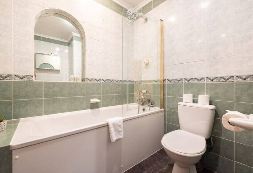 The Mill Hill Wonder Inviting 3bdr House With Garden