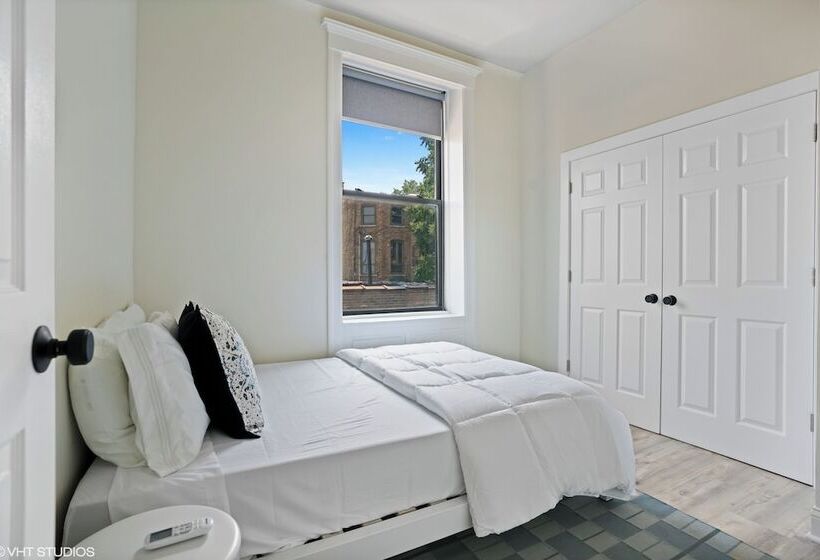 The Neighborhood Hotel Lincoln Park