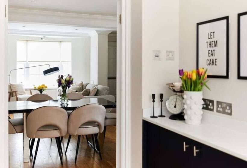 The South Kensington Wonder Trendy 3bdr House With Garden