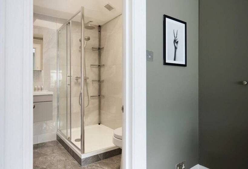 The South Kensington Wonder Trendy 3bdr House With Garden