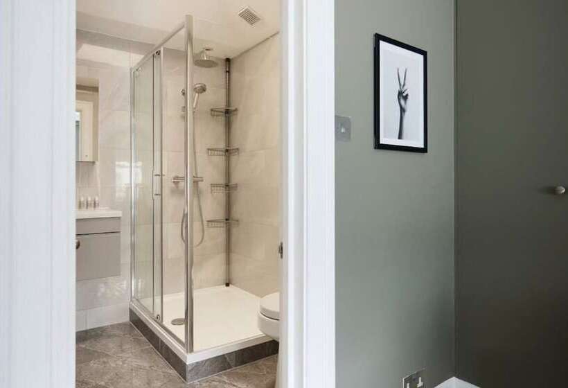 The South Kensington Wonder Trendy 3bdr House With Garden