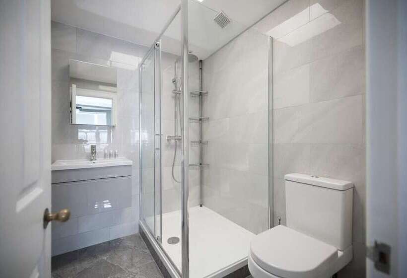 The South Kensington Wonder Trendy 3bdr House With Garden