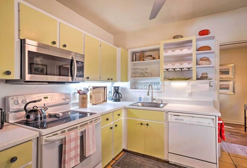 Tranquil West Palm Beach Getaway: Walk To Beach!