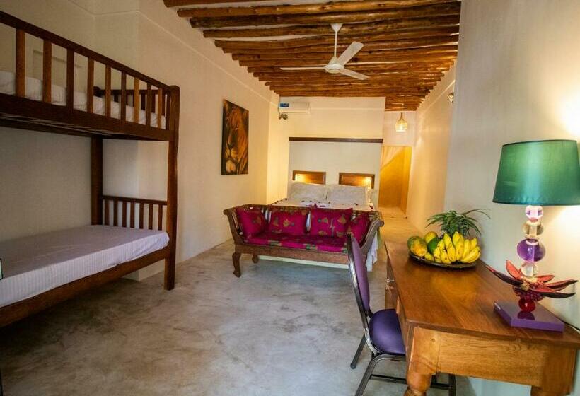 Tropical Boutique Hotel & Resto