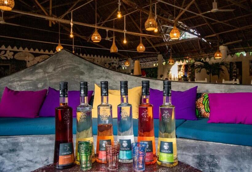 Tropical Boutique Hotel & Resto