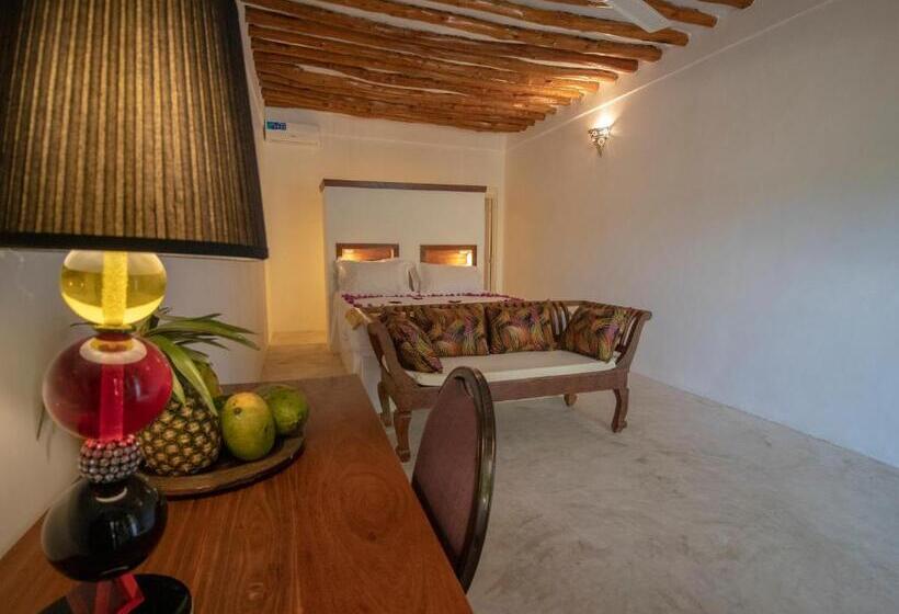 Tropical Boutique Hotel & Resto