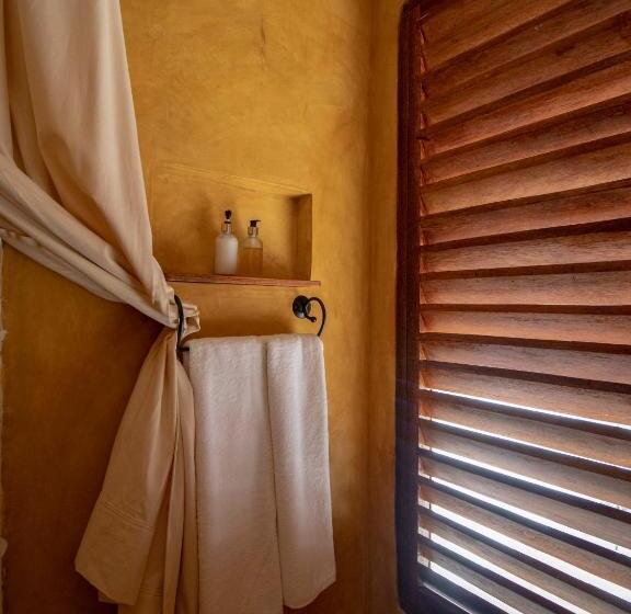 Tropical Boutique Hotel & Resto