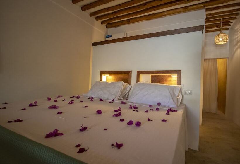 Tropical Boutique Hotel & Resto