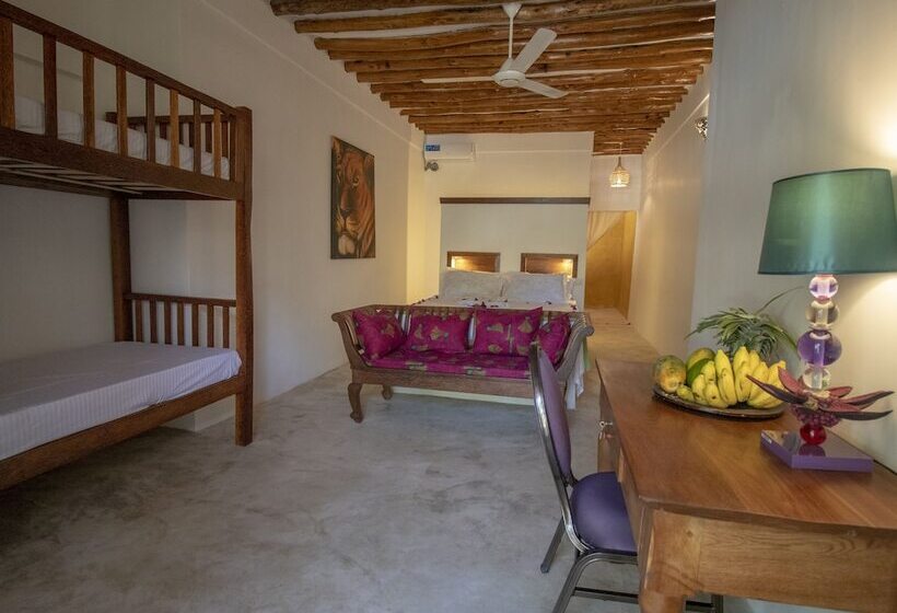 Tropical Boutique Hotel & Resto