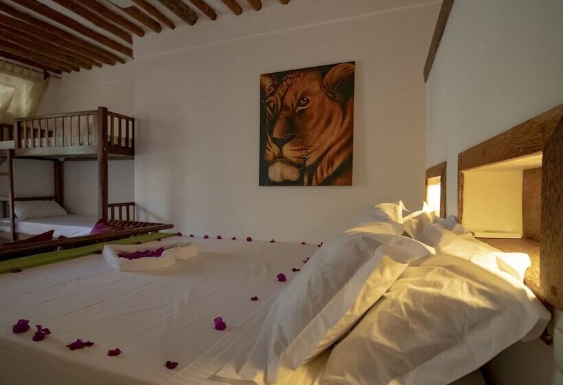 Tropical Boutique Hotel & Resto