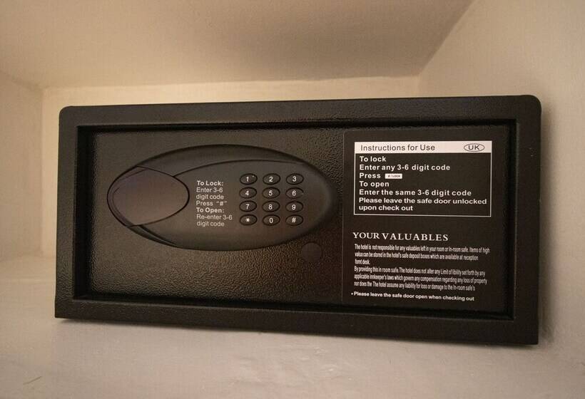 Tropical Boutique Hotel & Resto