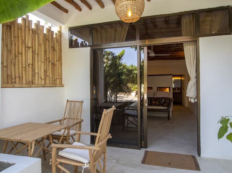 Tropical Boutique Hotel & Resto