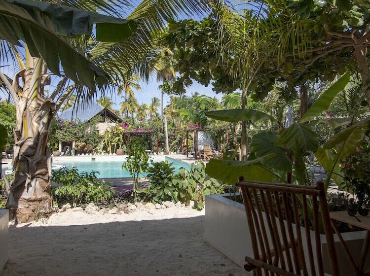 Tropical Boutique Hotel & Resto